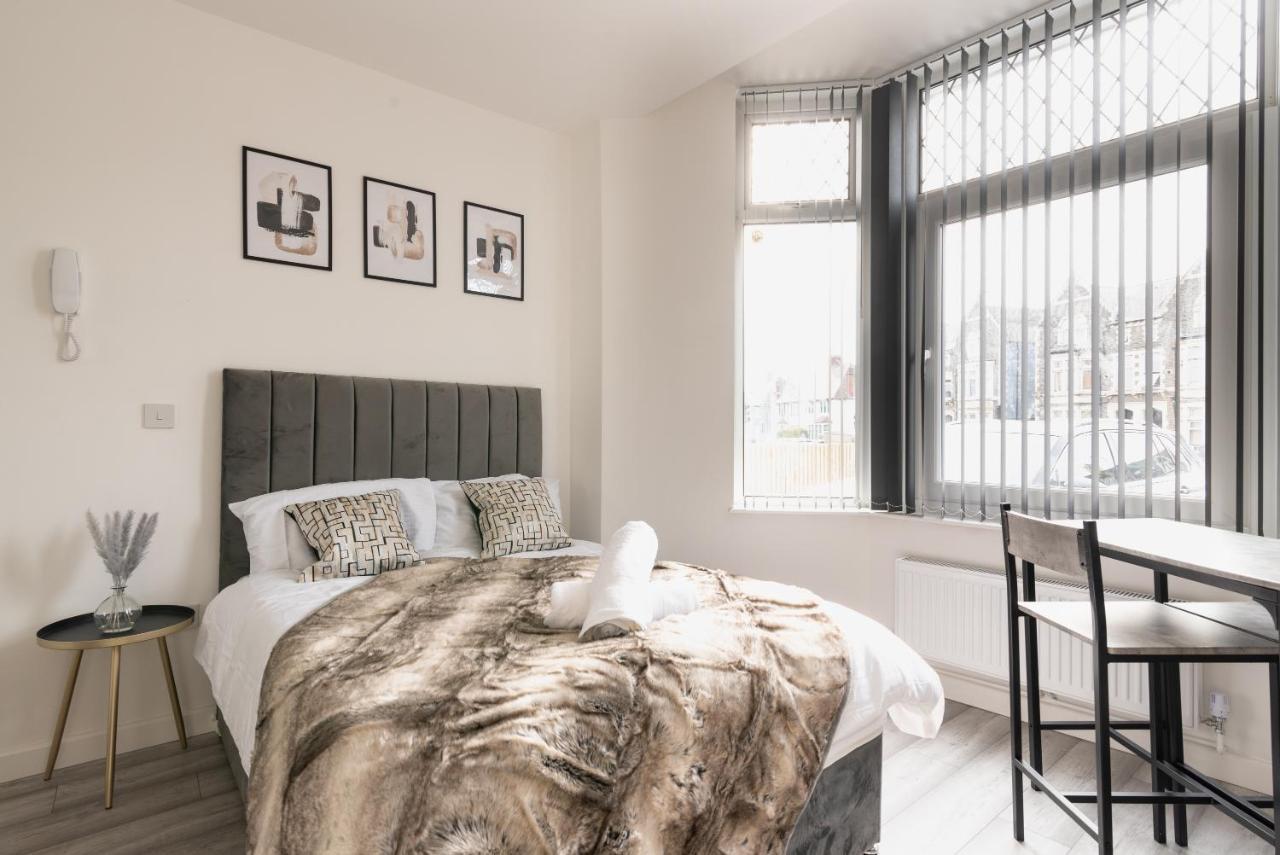 Exquisite Cardiff Apartments- With Garden Lounge & Games Room Exterior photo