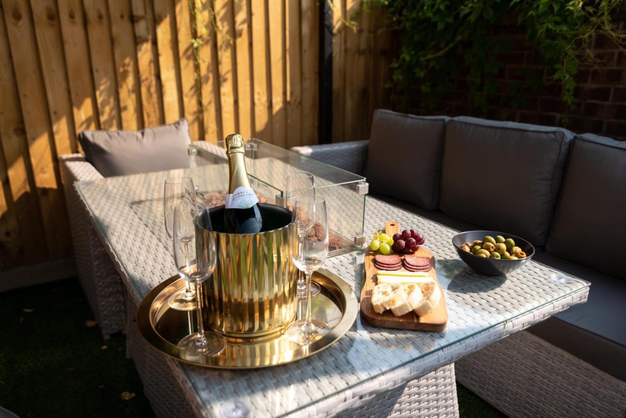 Exquisite Cardiff Apartments- With Garden Lounge & Games Room Exterior photo