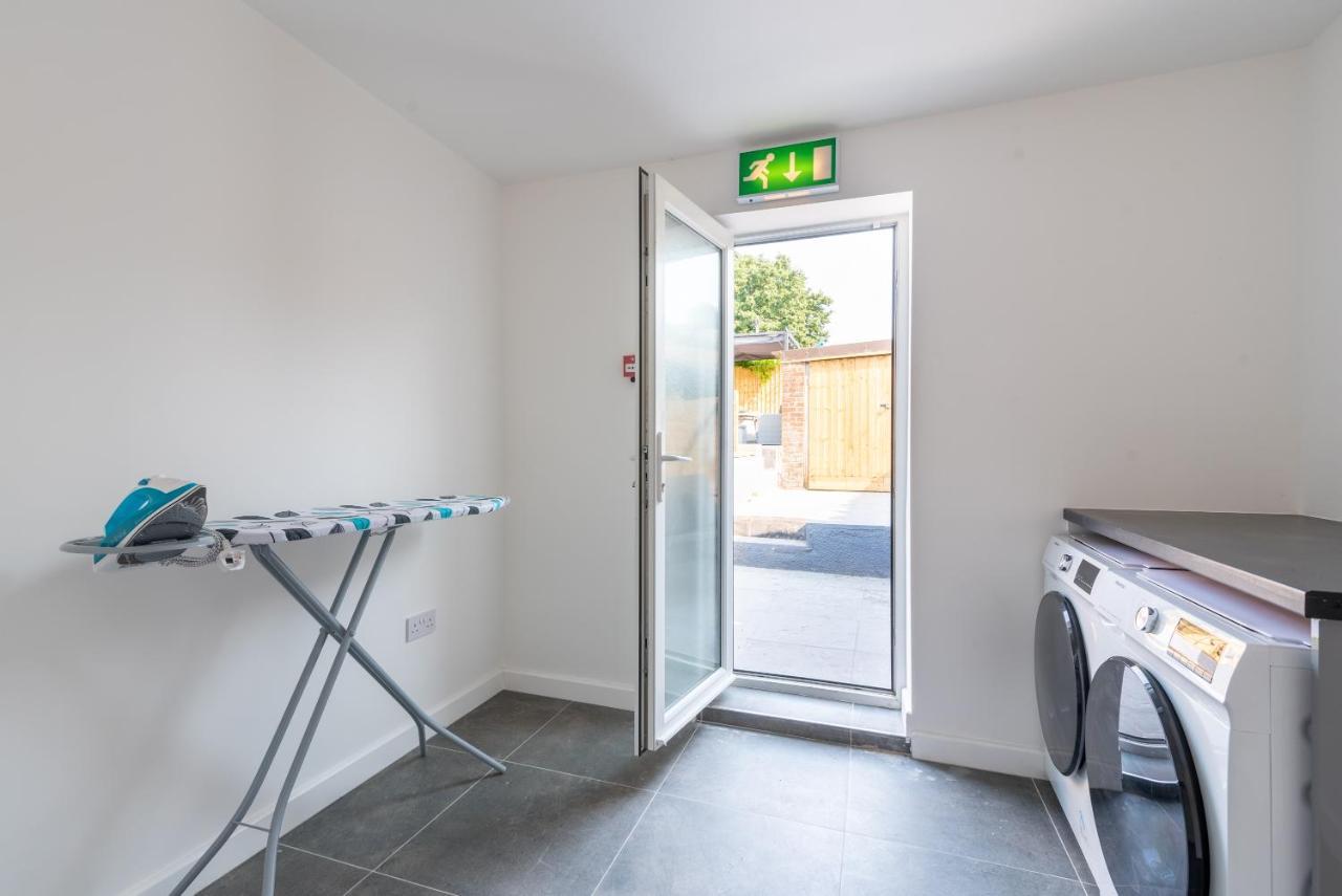 Exquisite Cardiff Apartments- With Garden Lounge & Games Room Exterior photo