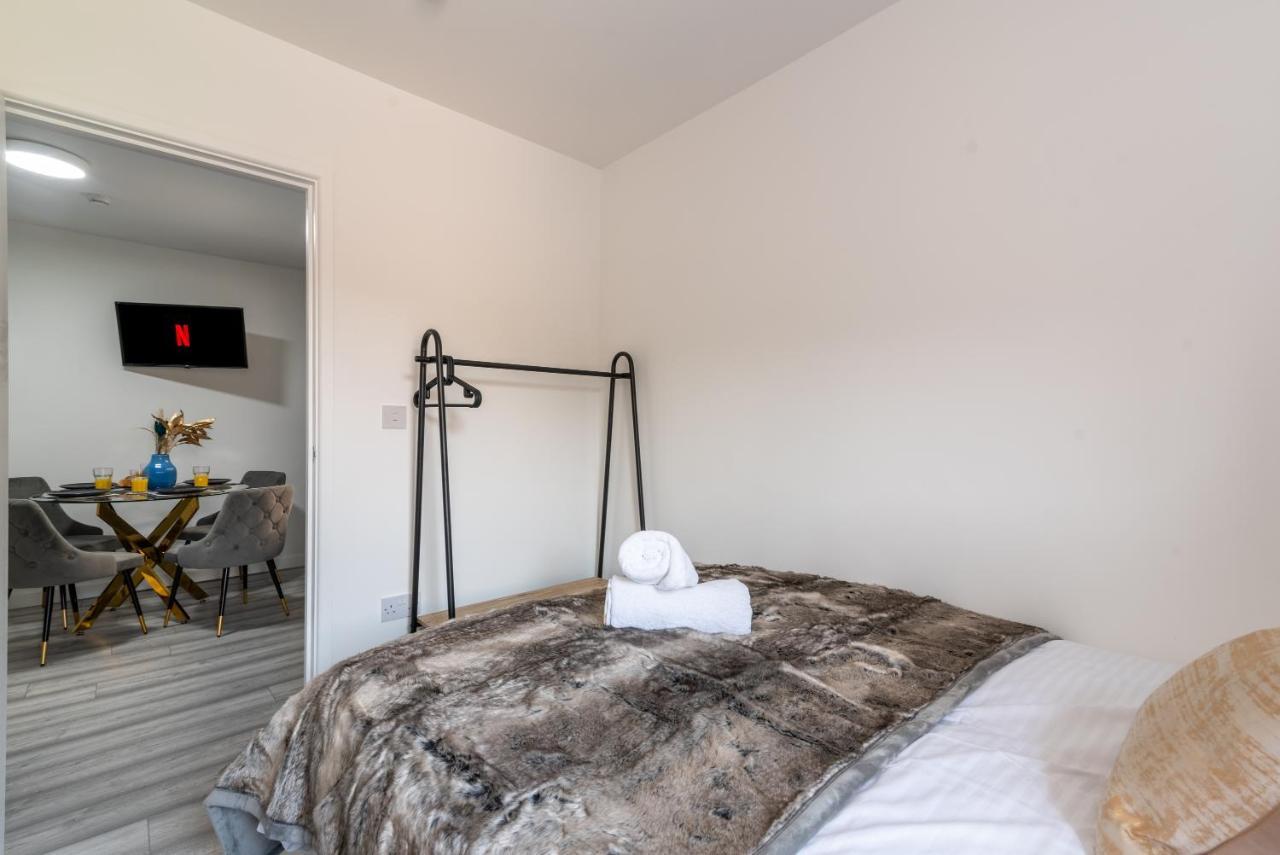 Exquisite Cardiff Apartments- With Garden Lounge & Games Room Exterior photo