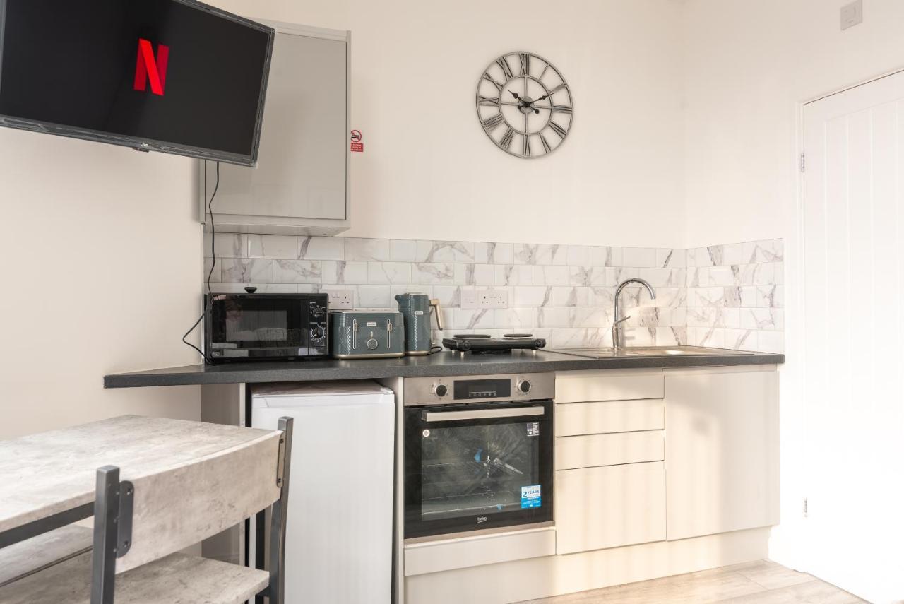 Exquisite Cardiff Apartments- With Garden Lounge & Games Room Exterior photo