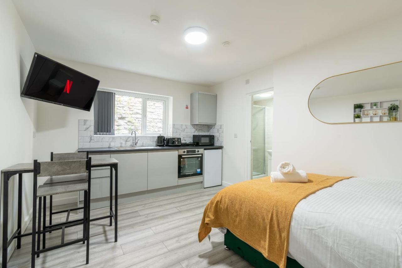 Exquisite Cardiff Apartments- With Garden Lounge & Games Room Exterior photo