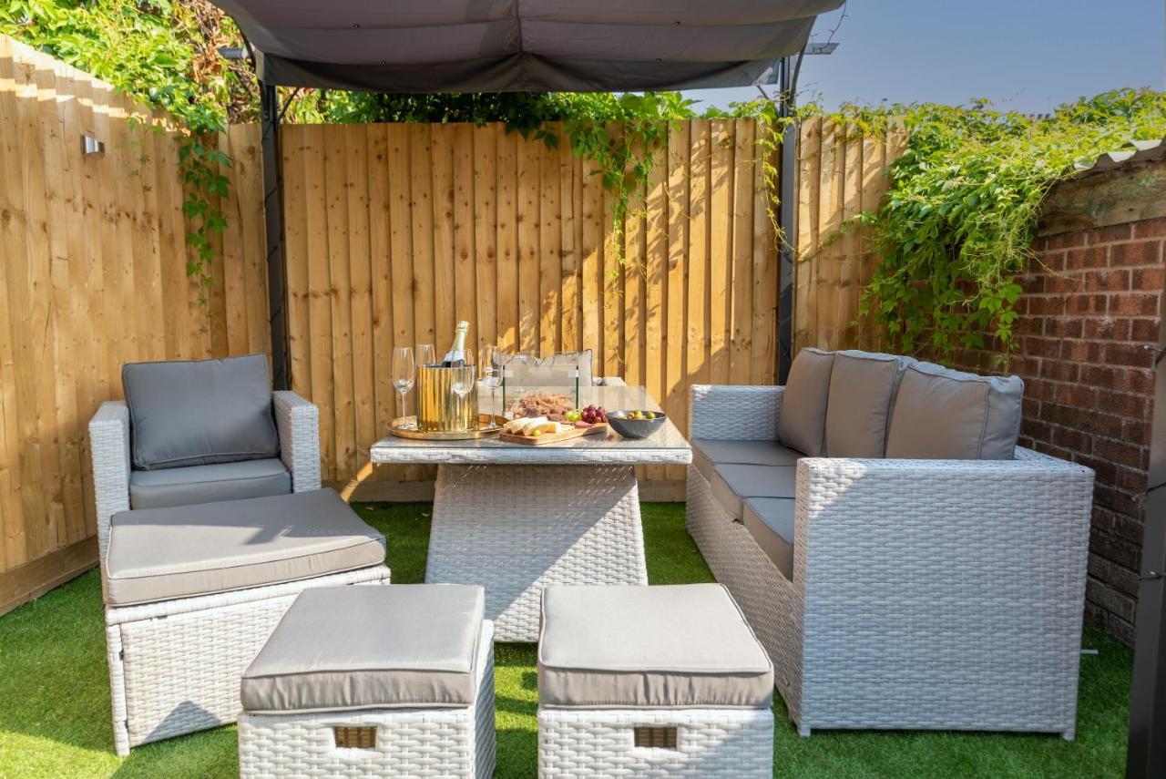 Exquisite Cardiff Apartments- With Garden Lounge & Games Room Exterior photo