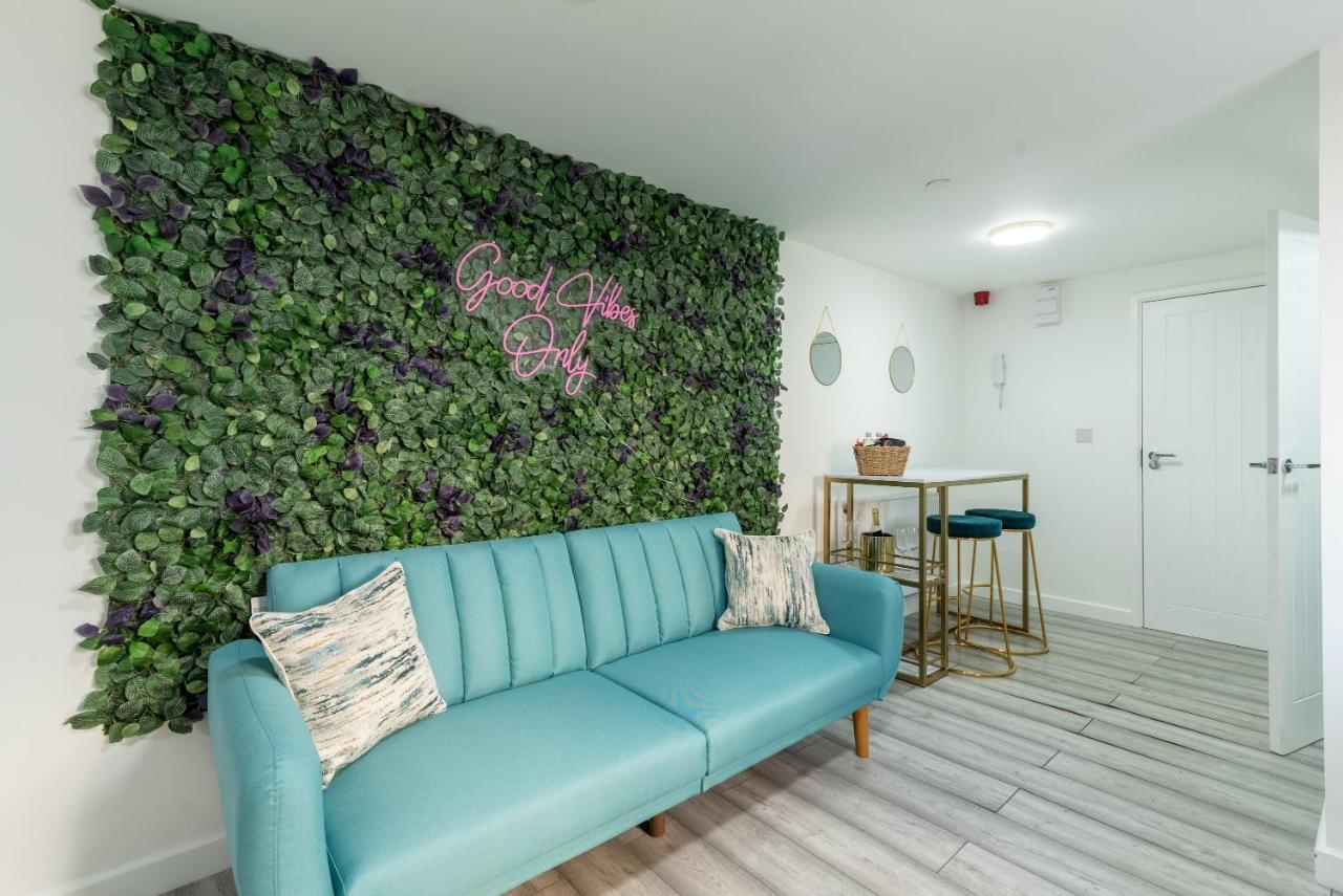 Exquisite Cardiff Apartments- With Garden Lounge & Games Room Exterior photo